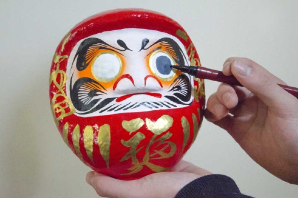 だるまなのに縁起が悪い?由来・意味・目入れ方法など知って扱い方を確認しよう | めぐーるギフト